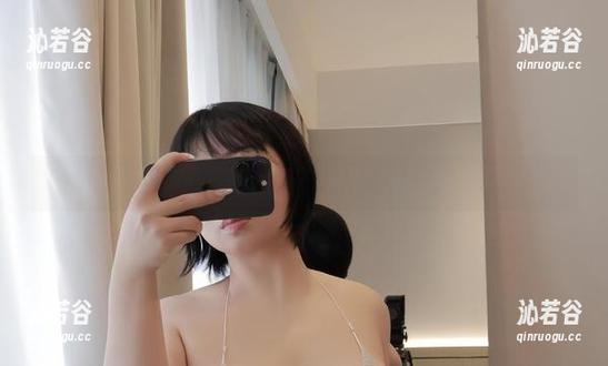 瑜瑾u 微密圈 - 在瑜瑾u的棉袜写真中,探寻温柔与您贴近的感觉!
