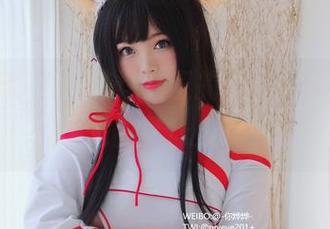 我又看到了白烨烨女王的cos新作，天呐，这光影真让人迷醉啊