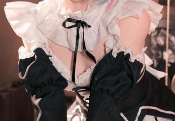 翻看白莉爱吃巧克力的古风汉服，原图让人惊呆，图片里充满了猫腻！