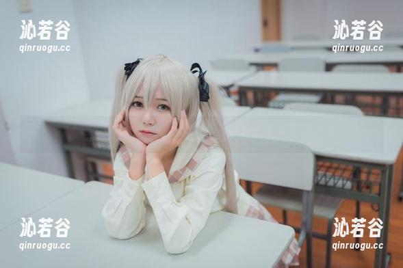 白金Saki 透过无圣光的镜头:白金Saki浴室死库水中的诱惑
