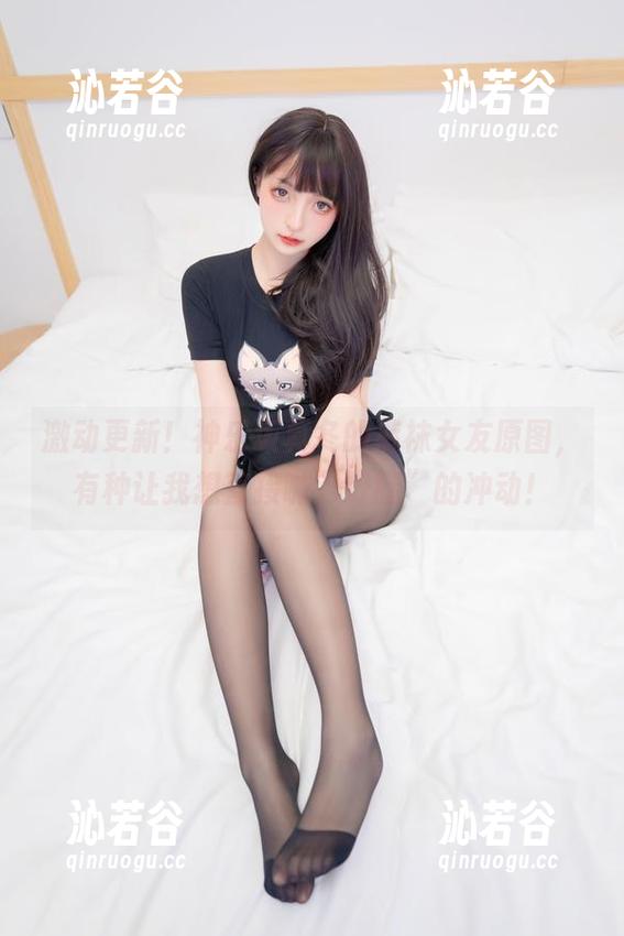 激动更新！神乐坂真冬的裤袜女友原图，有种让我想直接喊“好腿”的冲动！