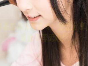 白衬衫里的神乐坂真冬：原图分享，保暖从此不再无趣！