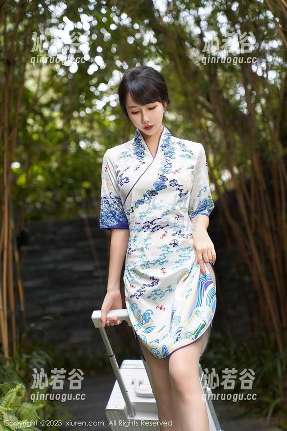 秀人网-laura阿姣 秀人网 - 黑丝的每一寸:laura阿姣作品集里的触感与温度