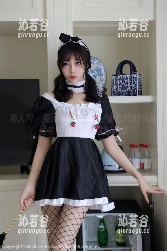 秀人网-伊小七MoMo 秀人网 - 重口味的美图:伊小七MoMo的睡衣分享带来的微妙尴尬