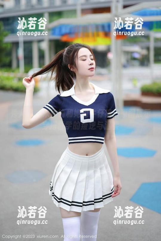秀人网 - 宋愉愉和她的牛仔裤：原图展示穿搭哲学的叛逆与温柔