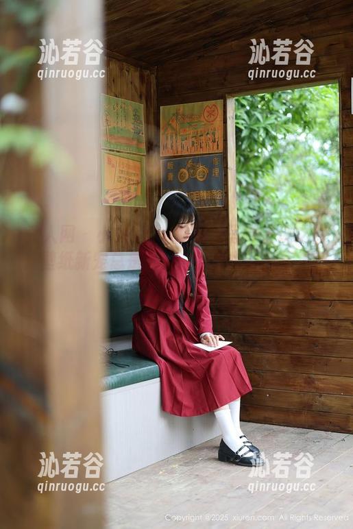 秀人网-小樱koko 秀人网 - 小樱koko的御姐写真发现之旅:壁纸新宠总是带着一丝神秘,捉摸不透的诱惑!