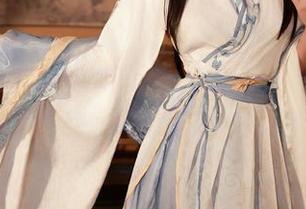 秀人网 – 泳池里的拍黄瓜girl：水波撩动，作品带你感受夏日的清凉！