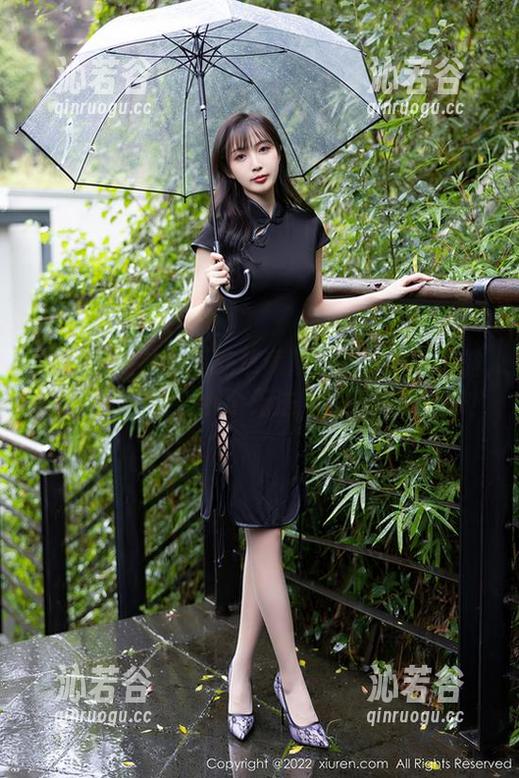 秀人网 - 汐汐爱吃草莓夏日调皮：新一波写真资源，感受那个无法用语言描述的好！