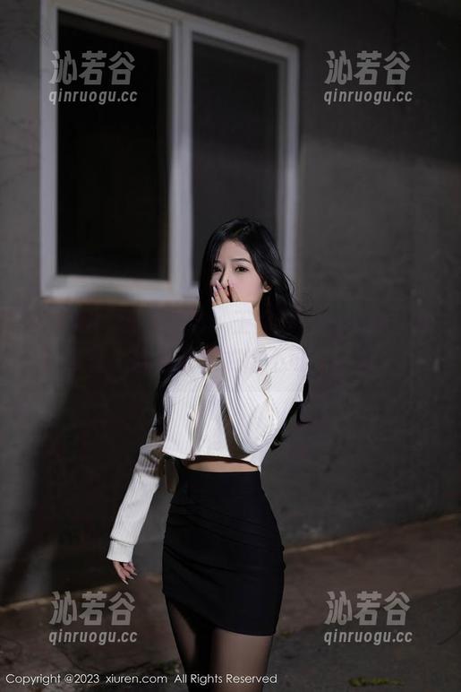 秀人网 - 修女逆袭！王馨瑶yanni的定制写真，谁说清规戒律不可以时尚？