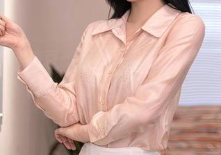 秀人网 – 糖豆sisi的美脚魅力写真，图片仿佛在说‘快来看’！