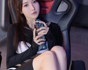 秀人网 – 绮里嘉Carina的比基尼定制秀：在阳光下，我们都不禁多看几眼。