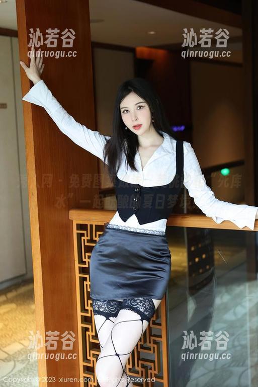 秀人网-美桃酱 秀人网 - 免费图集放送:美桃酱和“死库水”一起酝酿的夏日梦境!