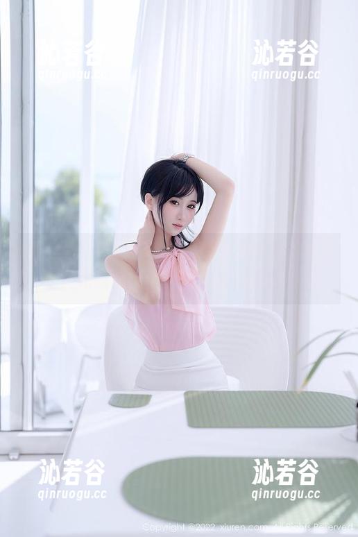 秀人网-金小依 秀人网 - 姐姐金小依,超干净的无圣光写真,光线透出那种简单又真实的美。