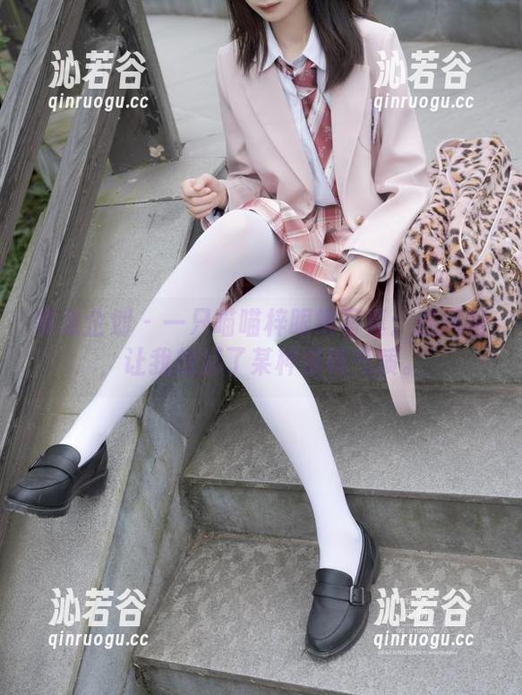 紧急企划-一只喵喵梓 紧急企划 - 一只喵喵梓眼镜写真:这风格,让我想起了某种猫咪气质。