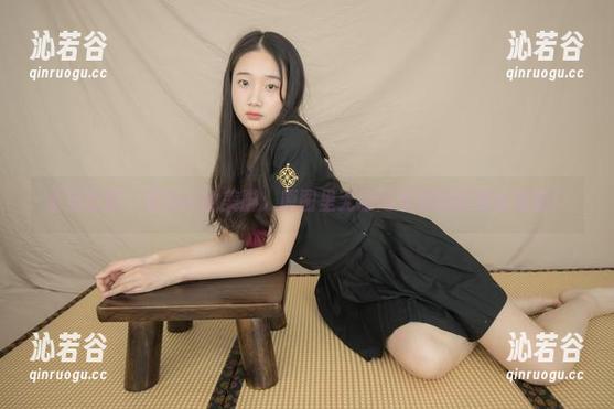 紧急企划-见希w 紧急企划 - 见希w的美脚:原图里无意间透露的时尚小秘密!