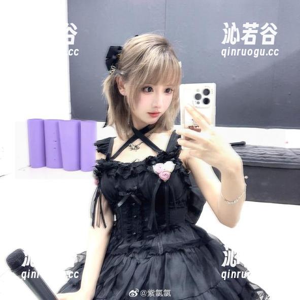 紫氯氯 跟随紫氯氯的镜头,看海贼王娜美的写真资源如何俘获心!