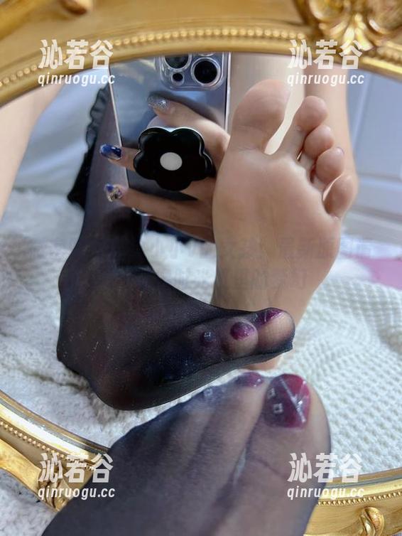 微密圈 - 纪念小小v的女孩：最新原图请求，就像时光机里的梦幻