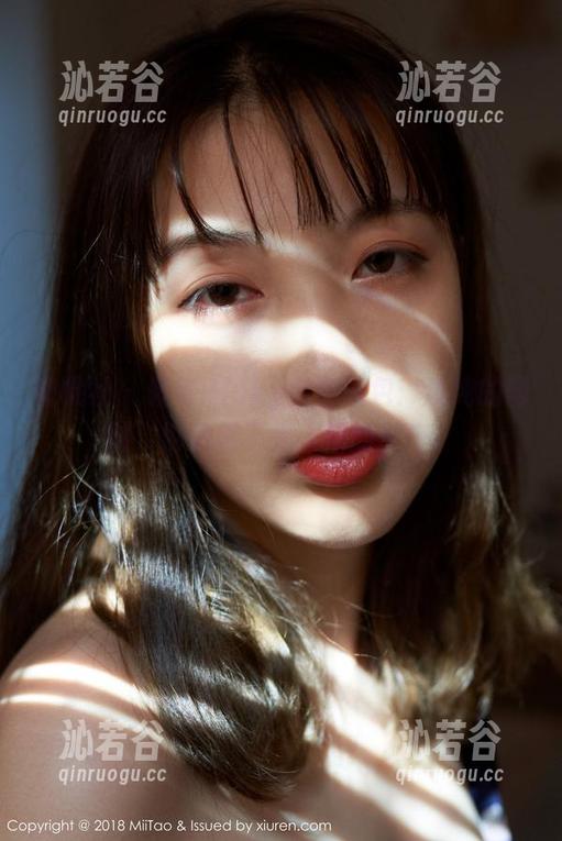 蜜桃社-佩琦Pinky 蜜桃社 - 佩琦Pinky全套图包:清纯的同时,也藏着不为人知的秘密。