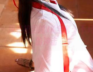 蜜桃社 – 探秘初月的JK全套：不只是视觉的冲击