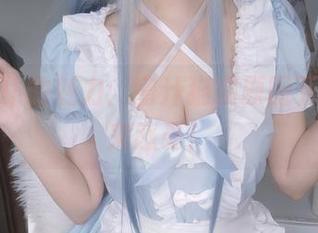 黑白女仆的魅力：蜜汁猫裘原图下载，快来感受！