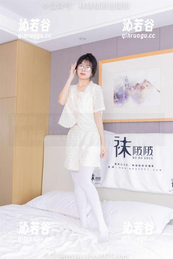 袜啵啵-稚予 袜啵啵 - 稚予的裸足穿搭与黑色指甲油,最新图集好像让我心里有点小悸动。
