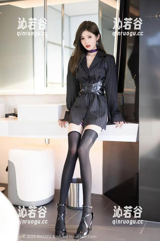 语画界 - 分享林乐一的居家时光：你没见过的慵懒姿态合集
