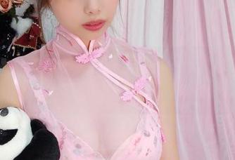 想穿上雯妹不讲道理的水手服？先来下载个COS图吧！