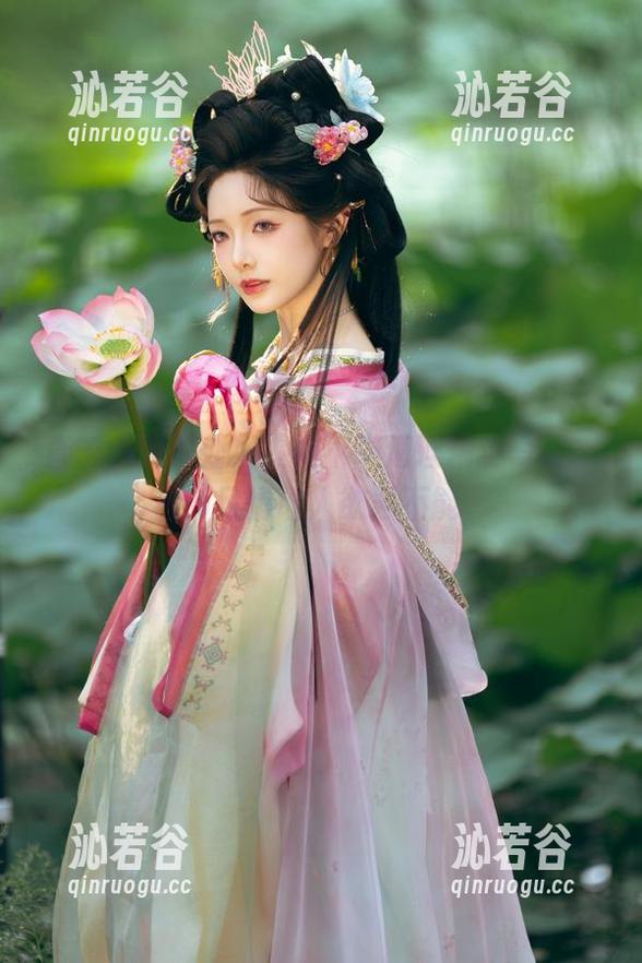 直击心灵深处！雯妹不讲道理精选写真，秘书风情让人欲罢不能。