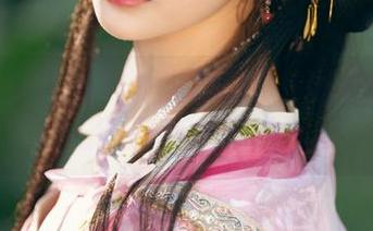 在线感受雯妹不讲道理和服：原图展现了当和服遇到人间烟火。