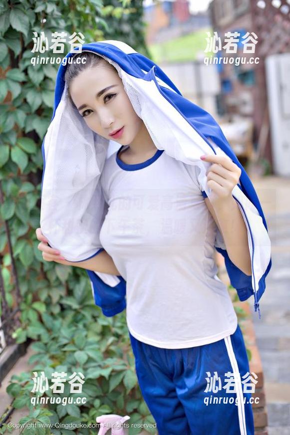 青豆客 - 林熙儿的可爱高清写真，如同一杯甜蜜的下午茶，温暖又治愈！