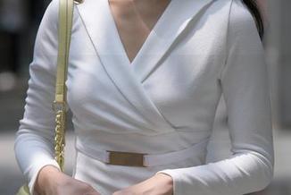 魔镜街拍 – 职场穿搭之道？婷婷的销售主管粉裙日常图集，资源满分！