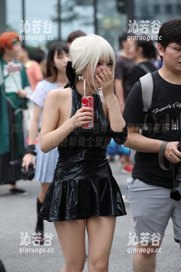 魔镜街拍：Autumn包臀裙教你如何在苏梅岛轻松做个壁纸女王！